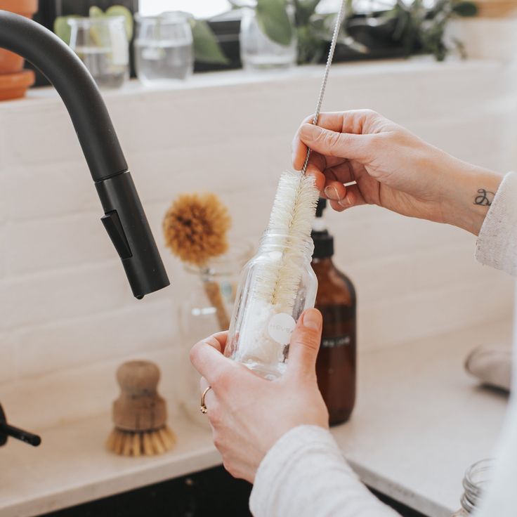 Faut-il encore stériliser les biberons ? Mythes et réalités sur l’hygiène