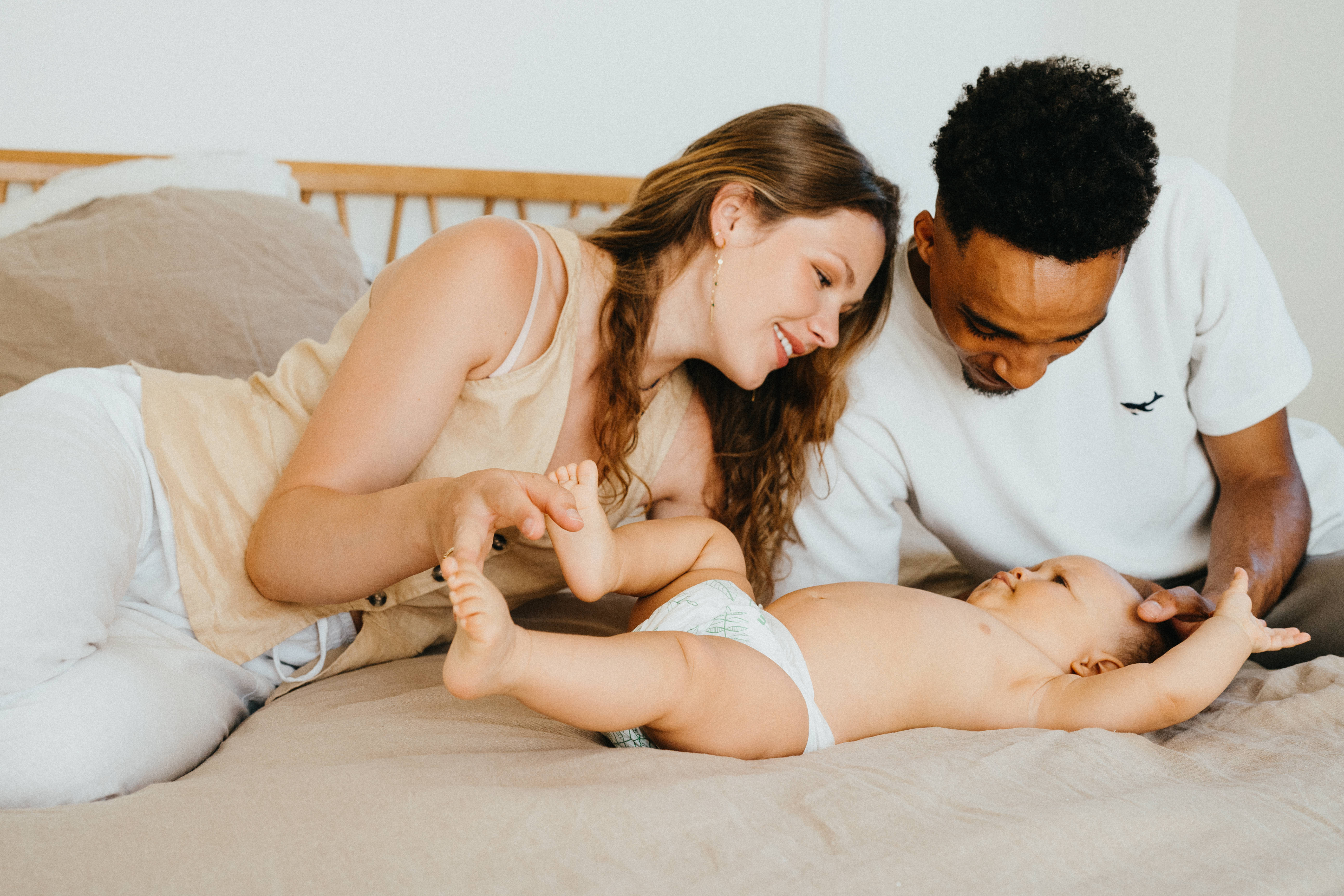 Soutenir les nouveaux parents : 4 Façons concrètes de faciliter leur quotidien