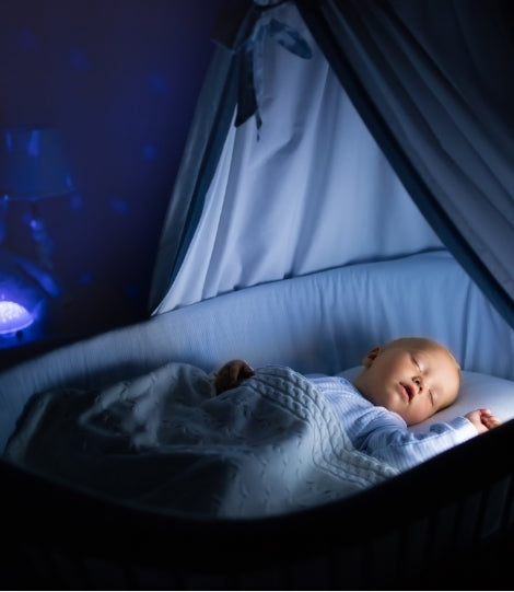 Comment habiller bébé la nuit : le guide selon la température de la chambre