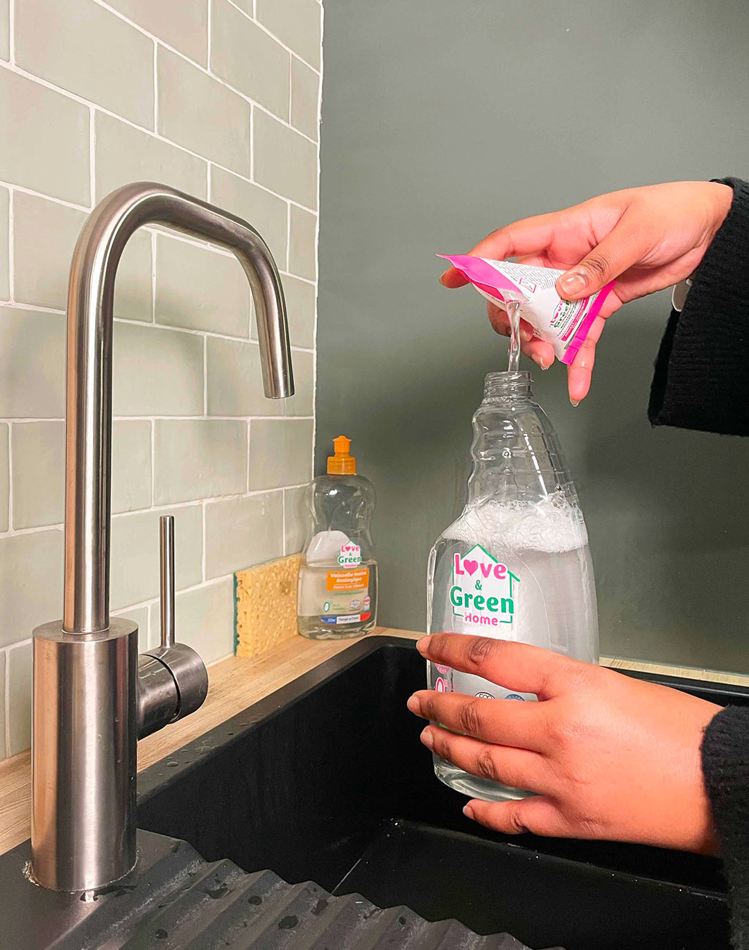 Pack: Fragrance-free multi-use spray certified eco-detergent