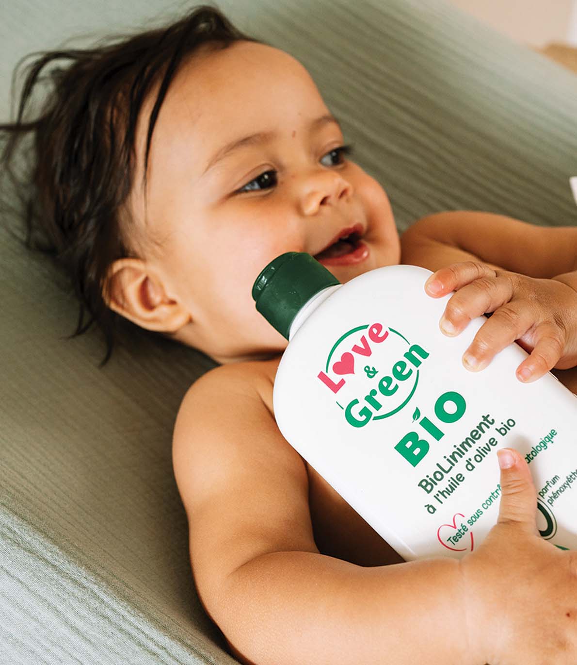 Liniment bébé : à quoi ça sert et comment bien l’utiliser ?