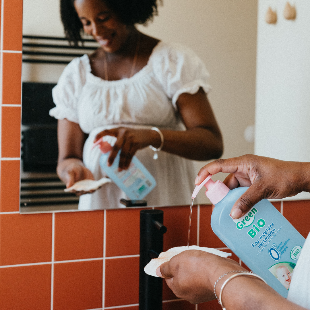 Eau micellaire bébé : qu’est-ce que c’est et comment l’utiliser ?