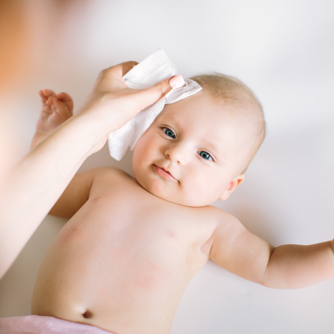 Comment nettoyer le visage de bébé ?