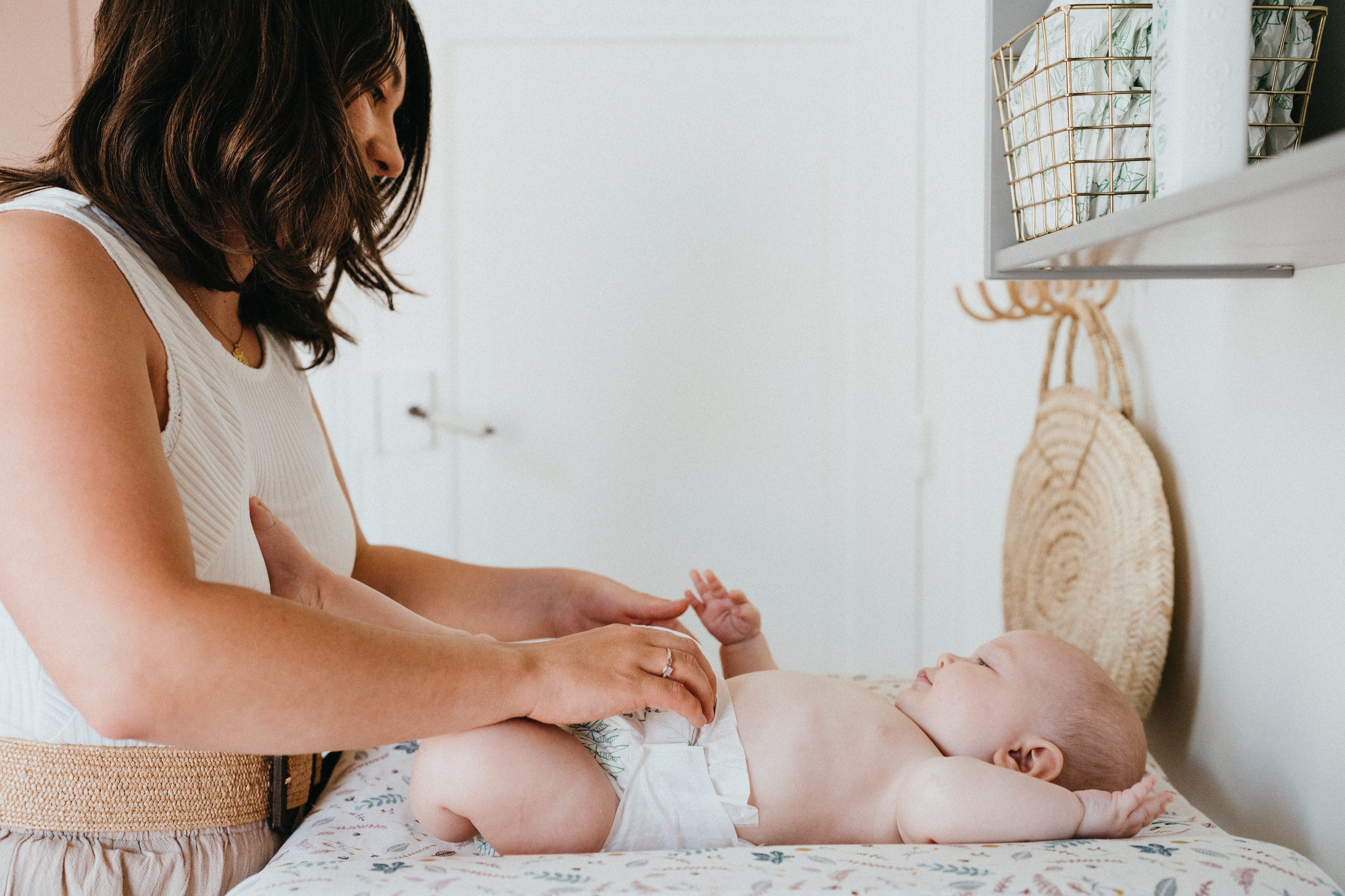 Comment changer bébé ? Astuces anti-rougeurs et choix de produits sûrs
