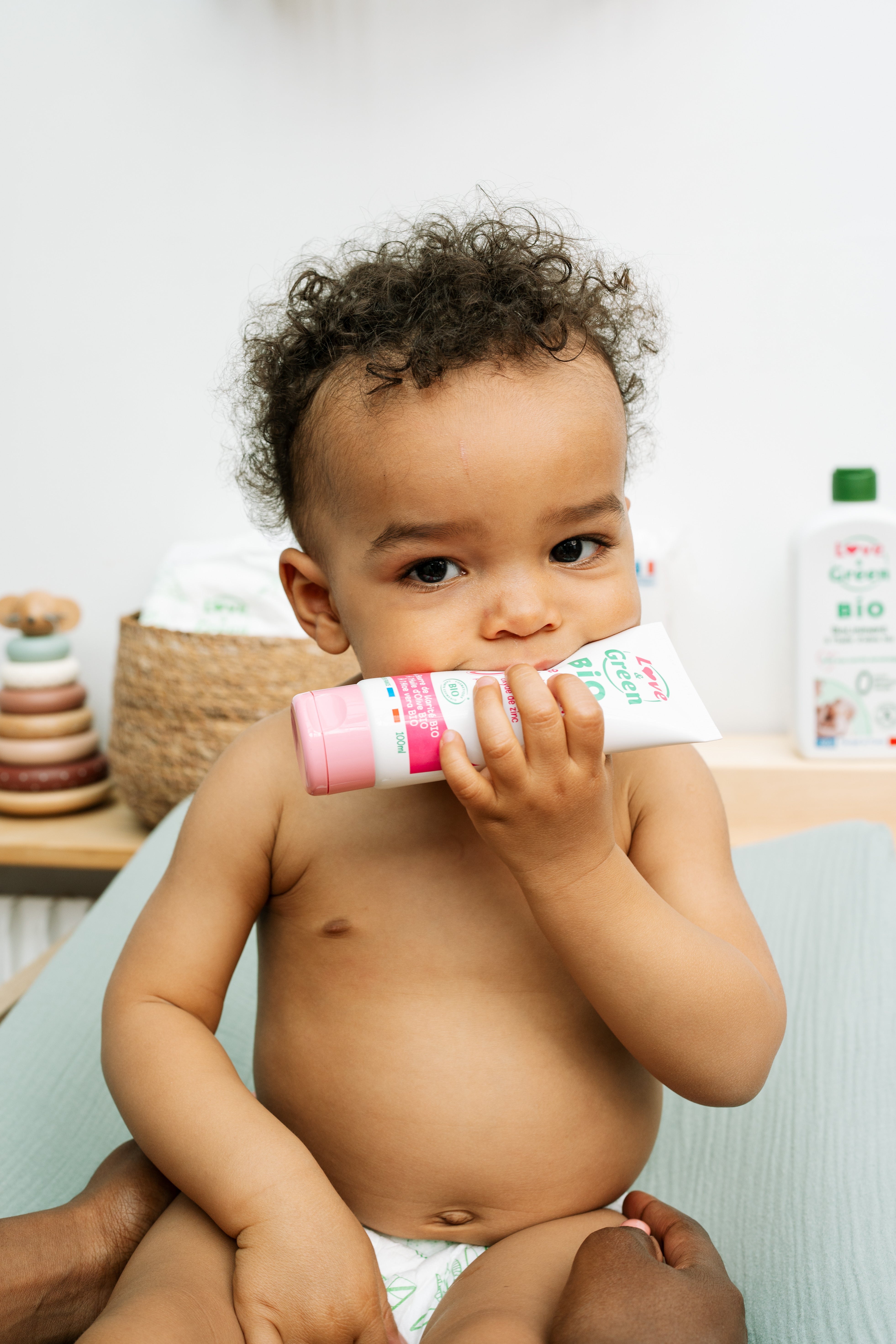Premières dents de bébé : Les signes à repérer et nos astuces pour le soulager