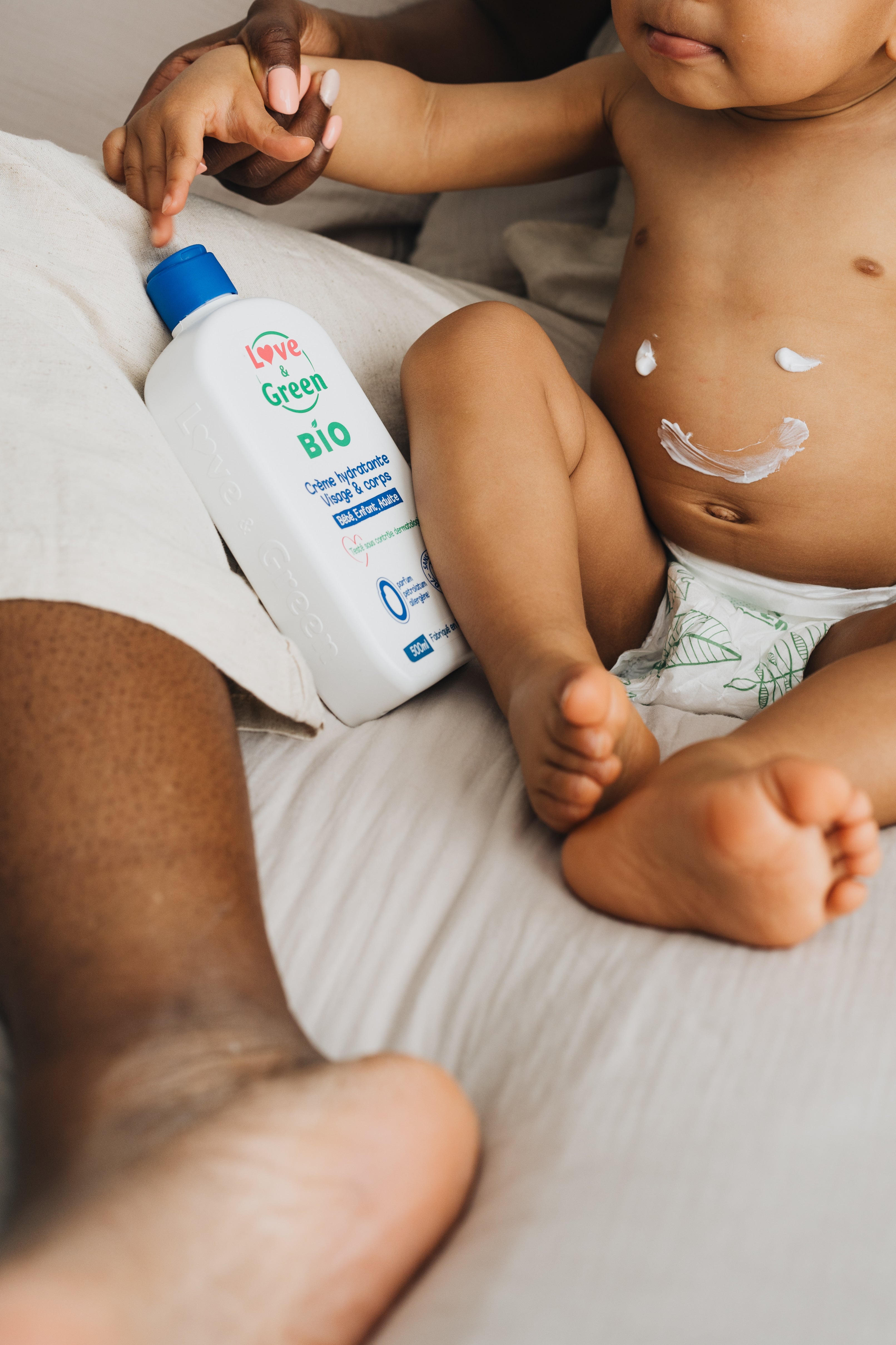 Hydratation après le bain : quelle crème choisir selon le type de peau de bébé ?