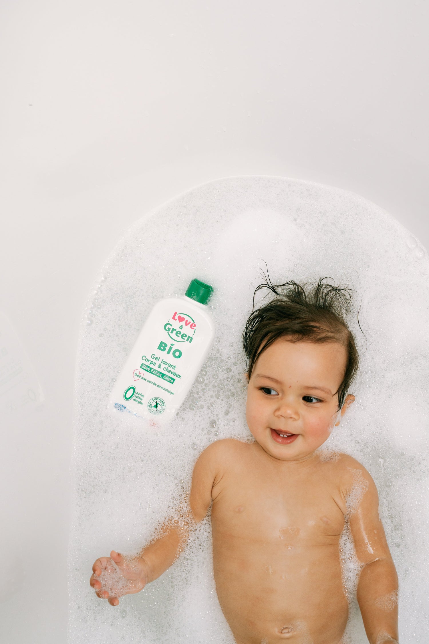 Toilette de bébé : comment choisir des soins sains (sans parfum, pH neutre) ?