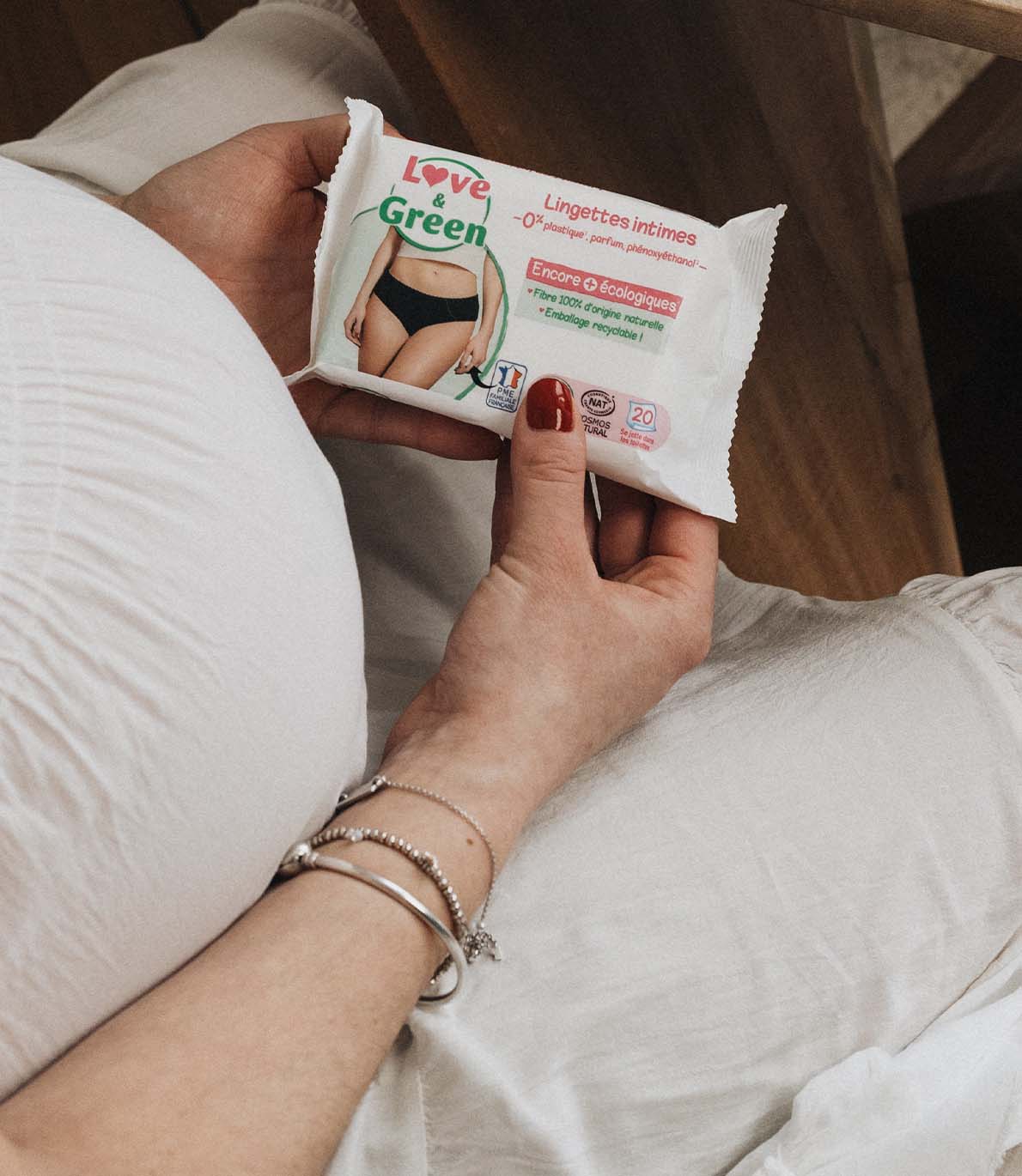 Set of 12 Ecological Soothing Intimate Wipes