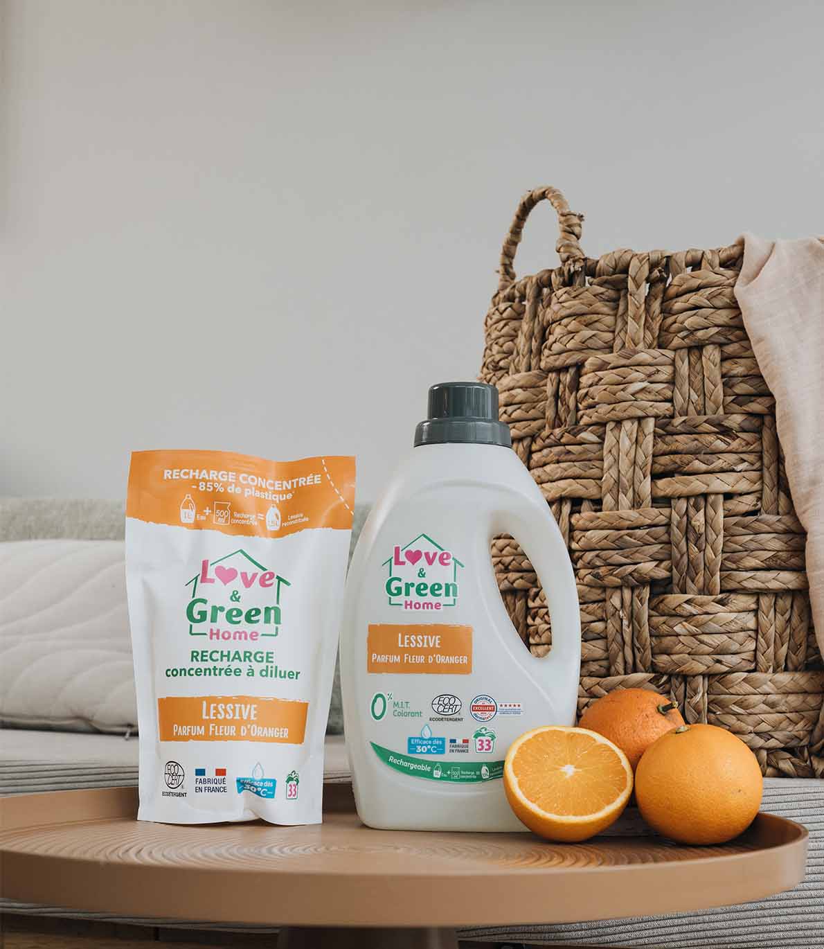 Pack of a Certified Eco-Detergent scented laundry detergent + 1 refill